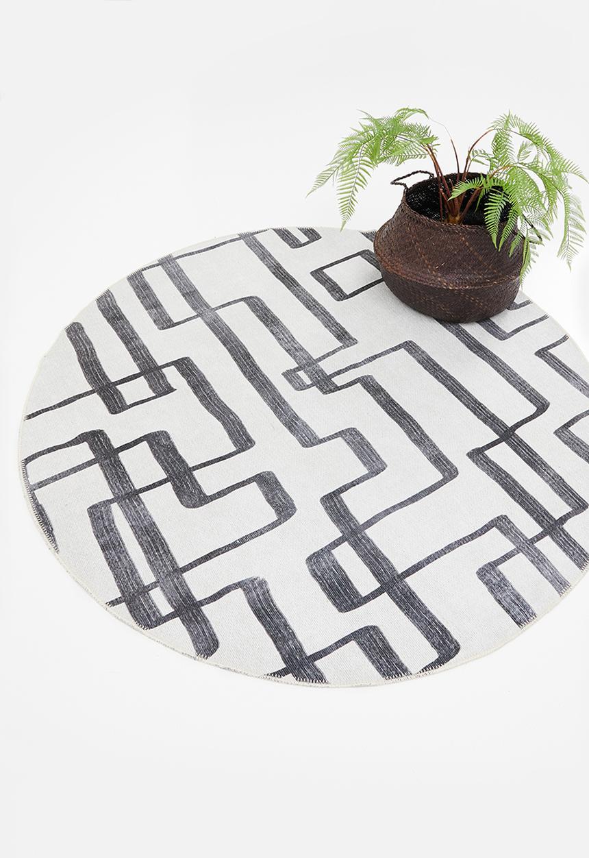 Hertex Fabrics - Angle round rug - black