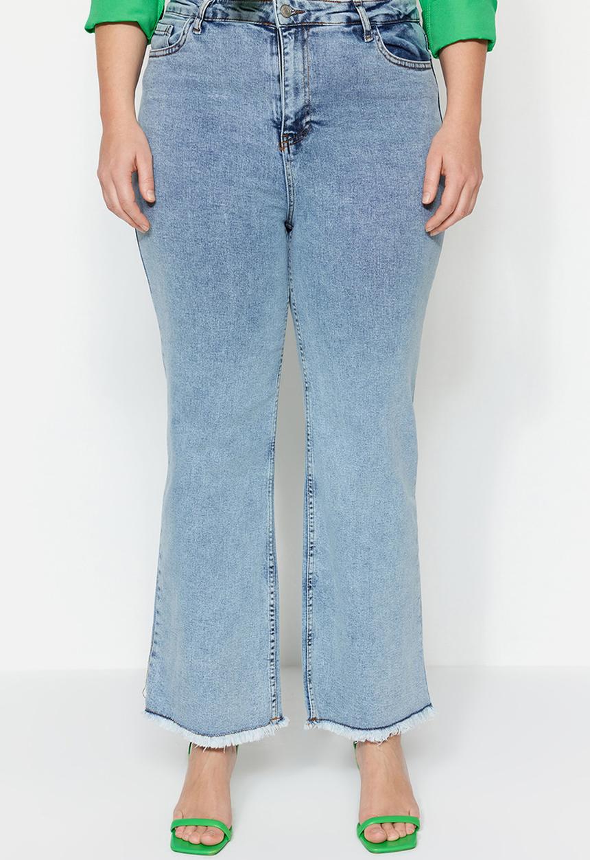 Trendyol - Plus frayed bootleg jeans - light blue