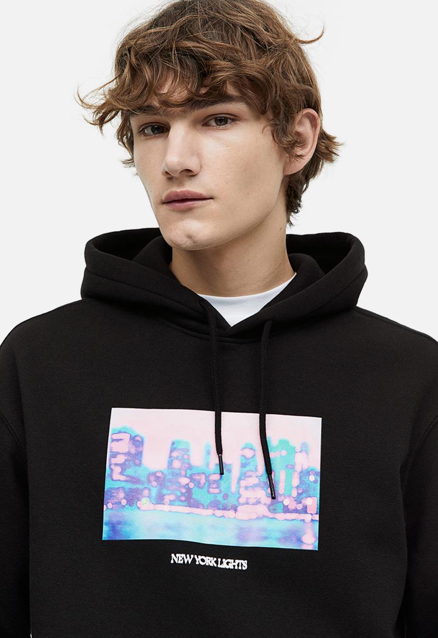 H&M - Relaxed fit printed hoodie - black/new york lights