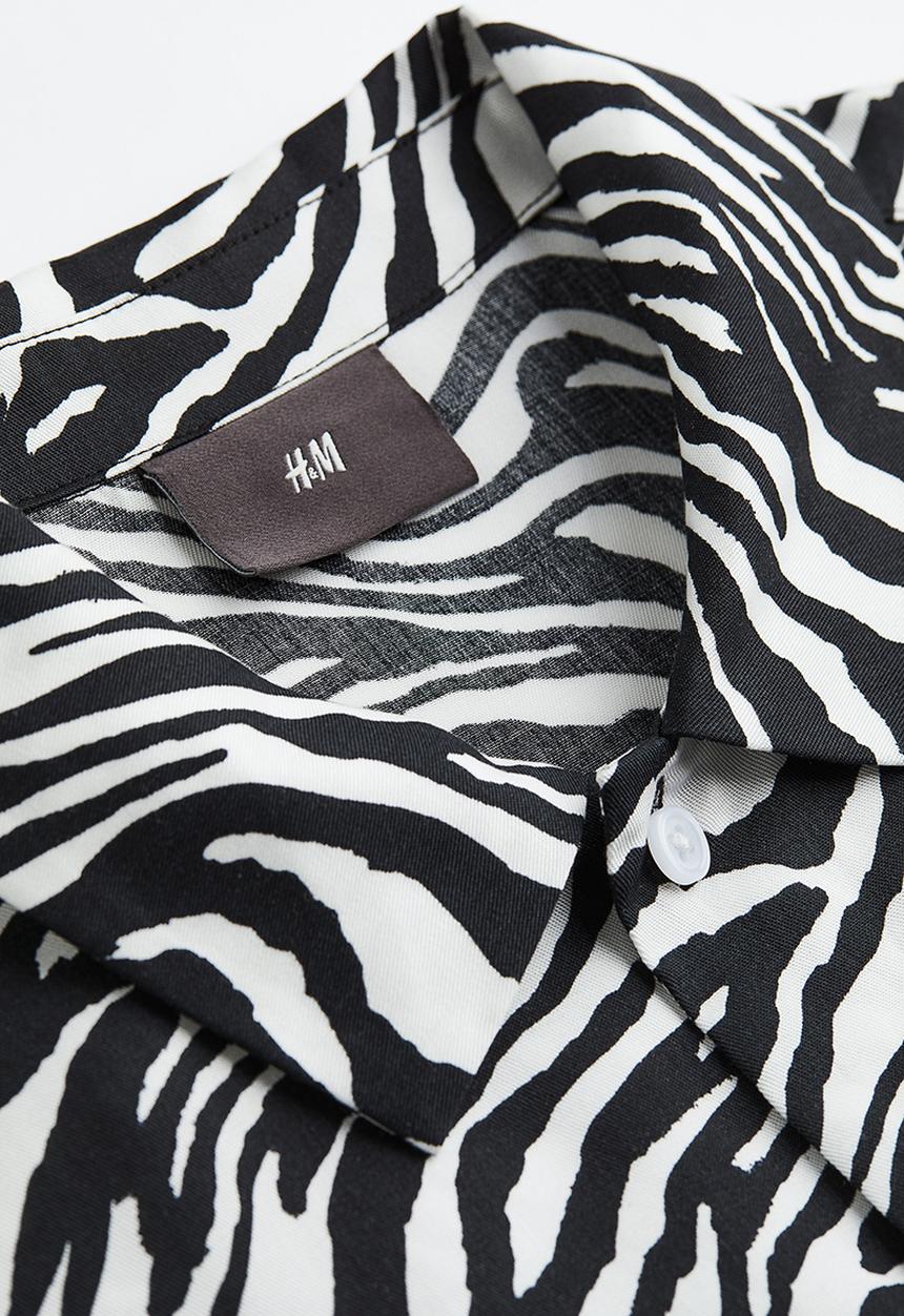 H&M - Regular fit lyocell short-sleeved shirt - white/zebra print