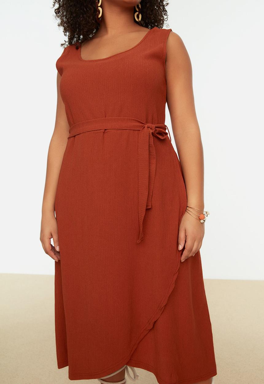 Trendyol - Plus sleeveless wrap dress - brick