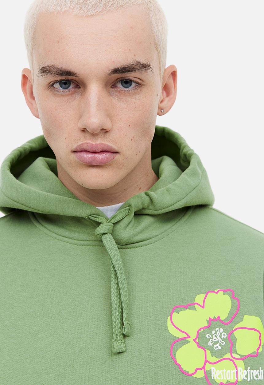 H&M - Relaxed fit printed hoodie - dusty green/restart refresh