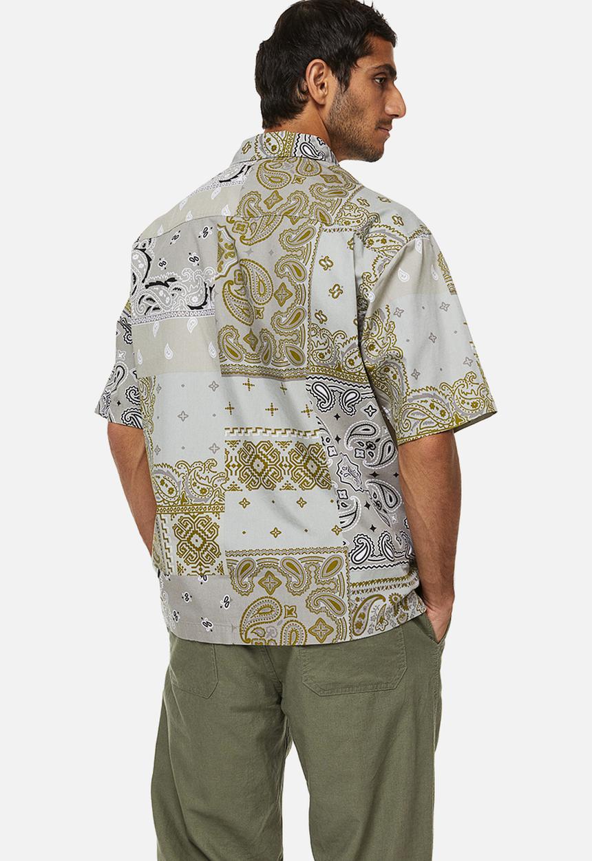 H&M - Relaxed fit short-sleeved shirt - beige/paisley-patterned