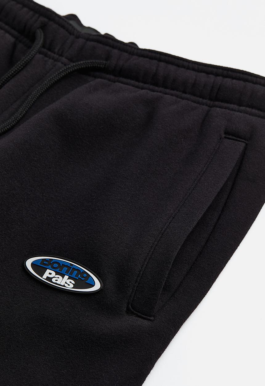 H&M - Relaxed fit printed sweatpants - black/boring pals