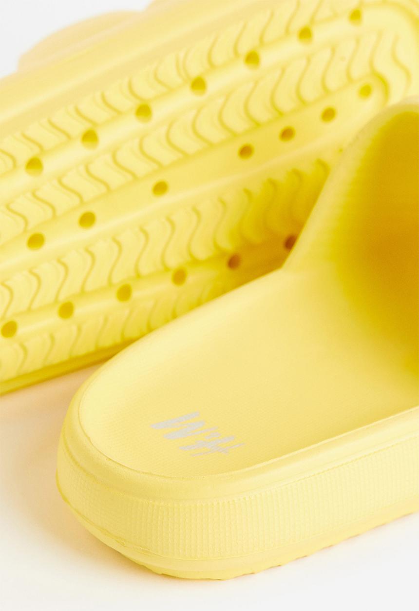 H&M - Quilted pool shoes - yellow