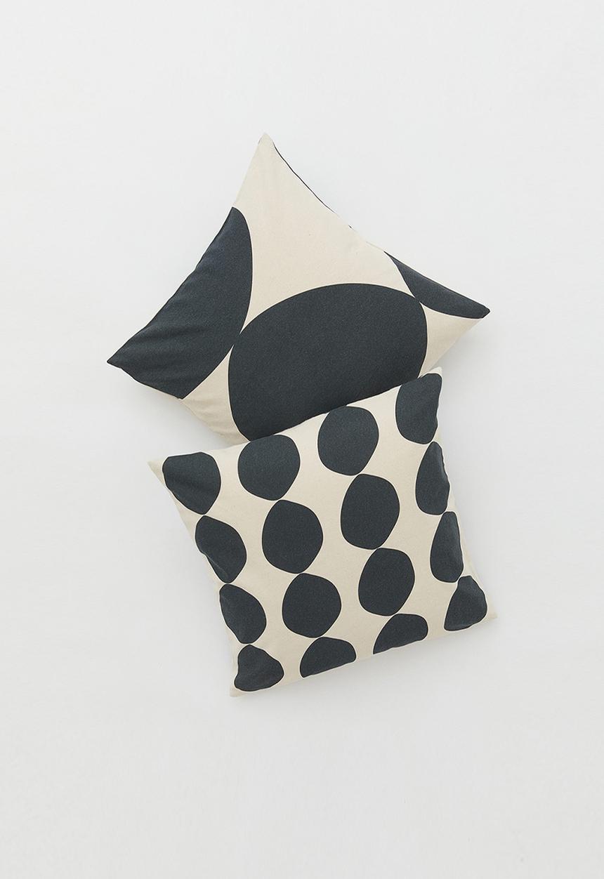 H&M - 2-pack cushion covers - dark grey/patterned