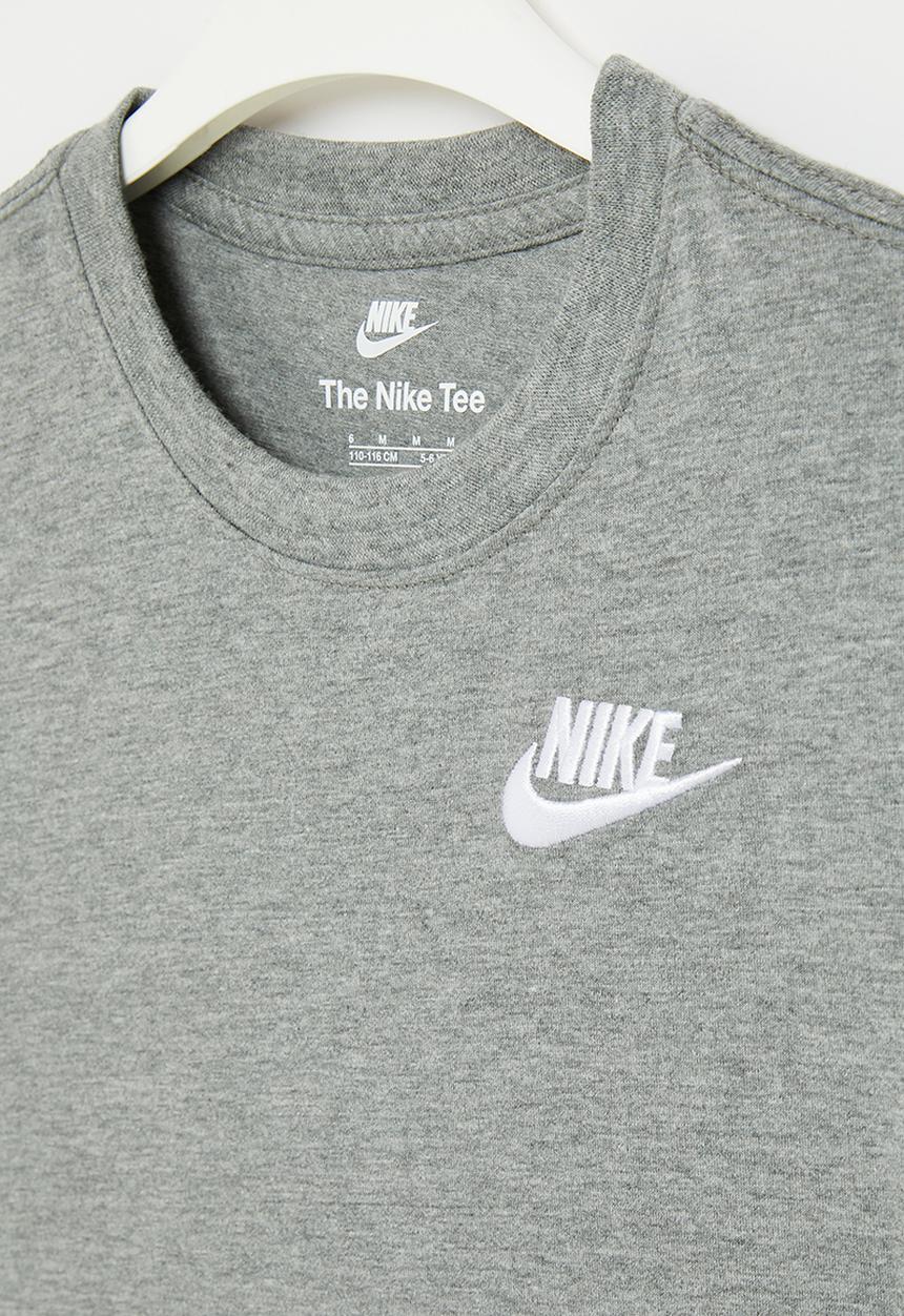 Nike - Nkb nsw embroid futura tee - carbon heather