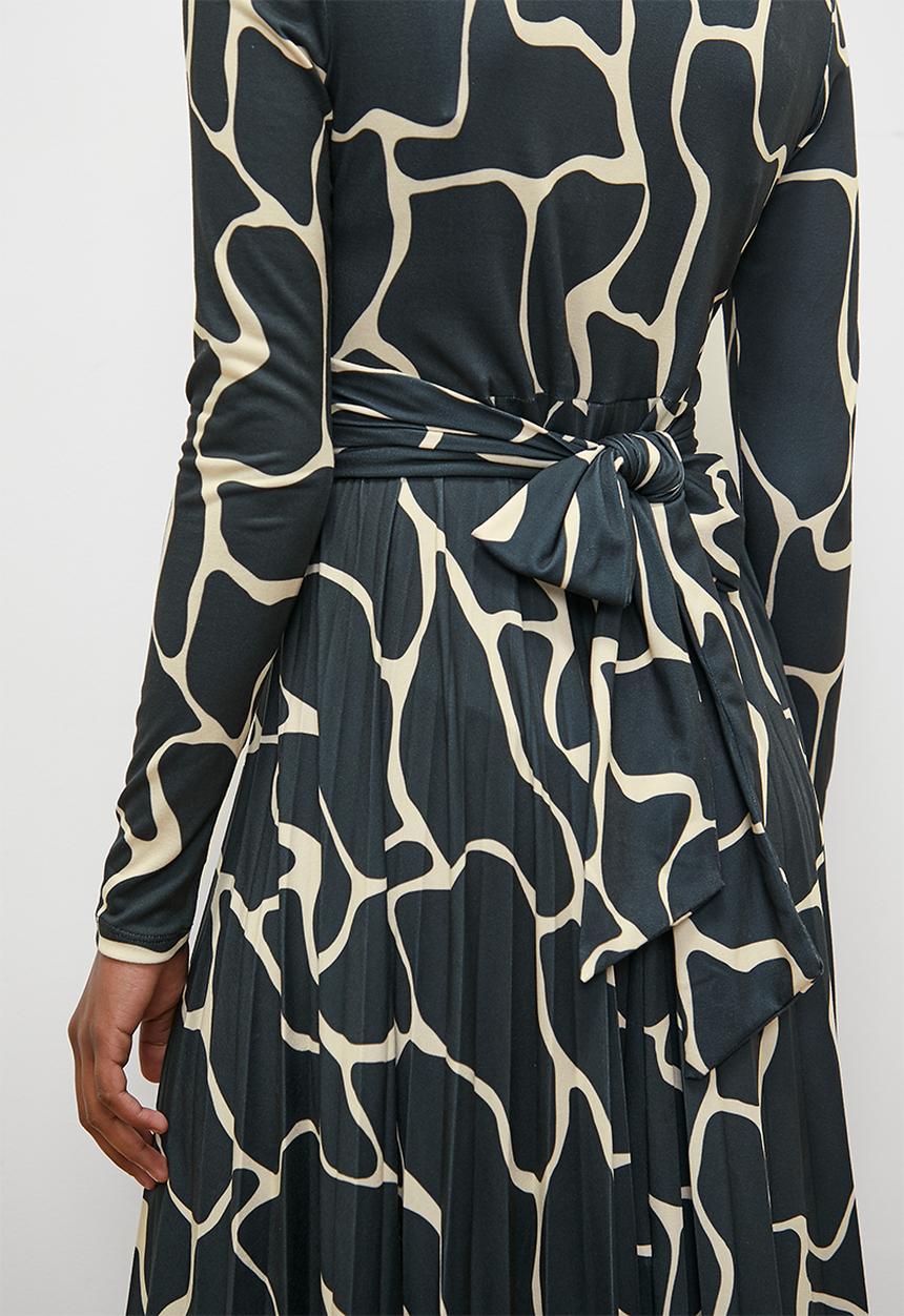 edit - Pleated knit fit & flare midi dress - black giraffe