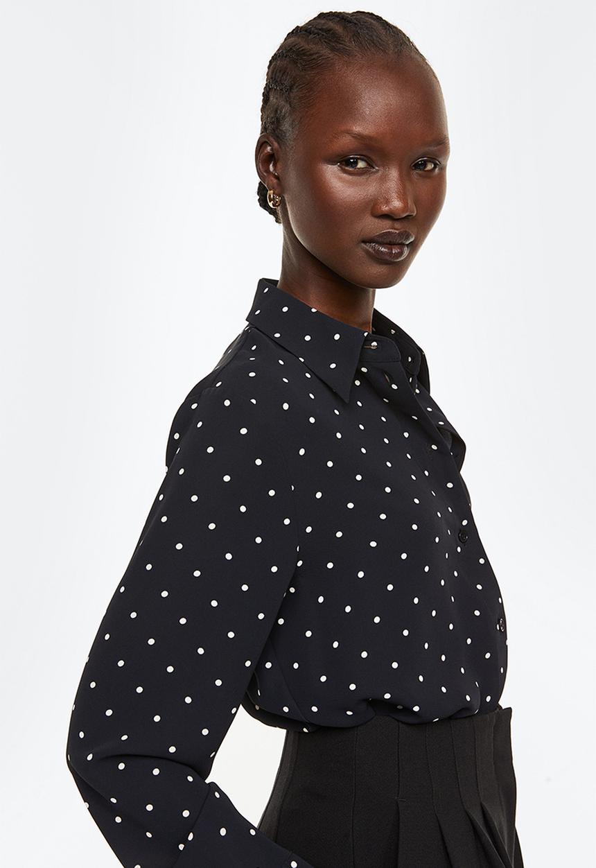 H&M - Pointed-collar shirt - black/spotted