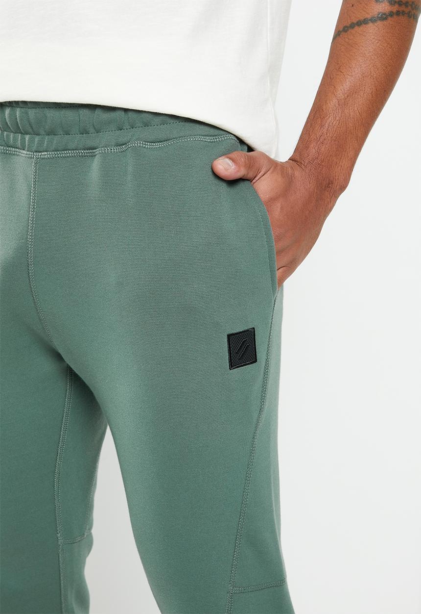 Superdry. - Code tech jogger - balsam green