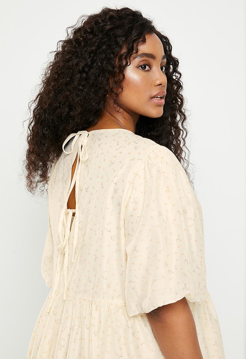 Glamorous - Plus organza tiered dress - cream peach