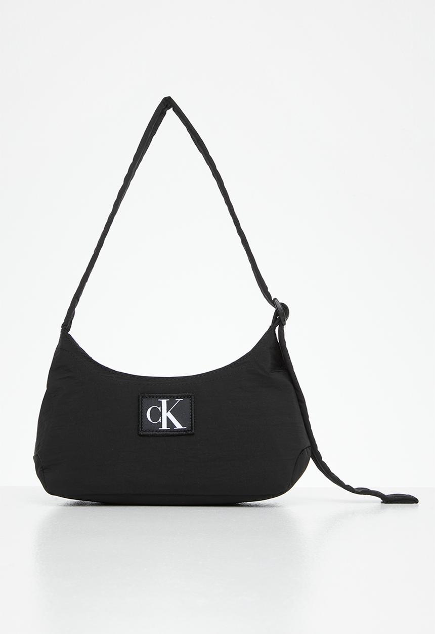 Calvin Klein - City nylon round shoulder23 - black