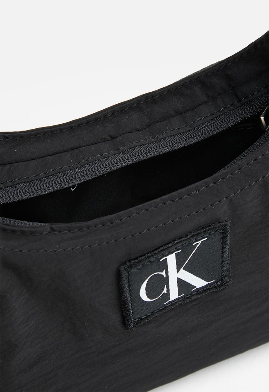 Calvin Klein - City nylon round shoulder23 - black