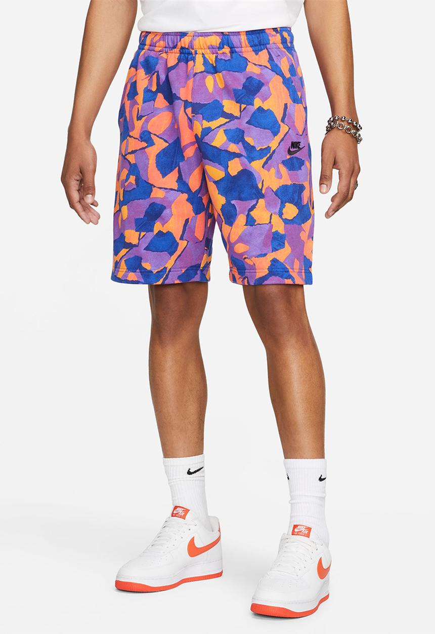 Nike - M nk club+ ft short aop - vivid purple/deep royal blue/black