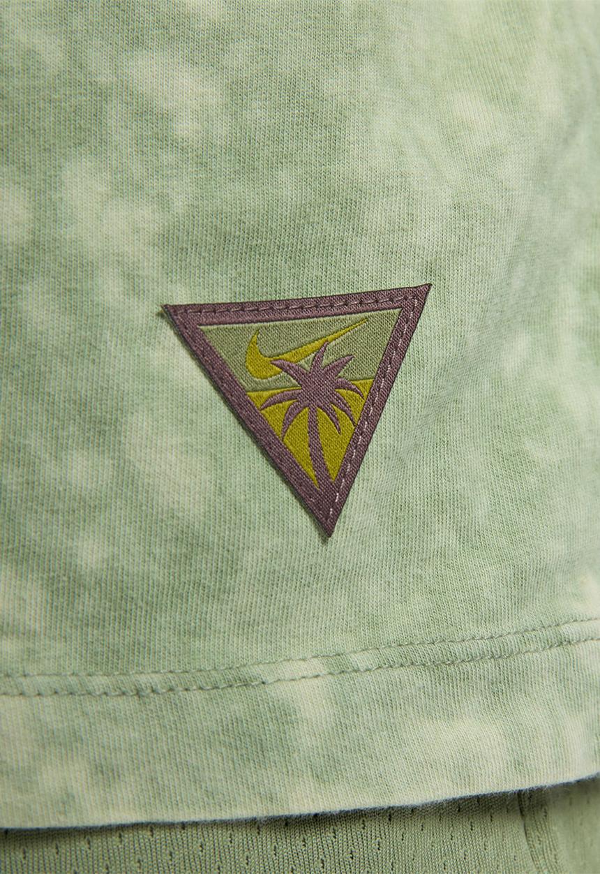 Nike - M nsw tee beach party hbr - oil green