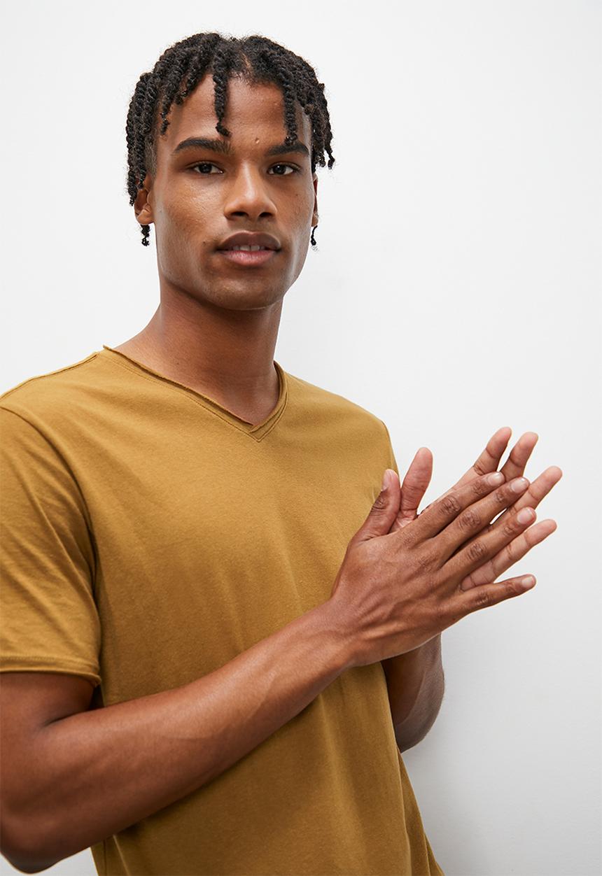 STYLE REPUBLIC - Jovi raw edge v neck tee - taupe
