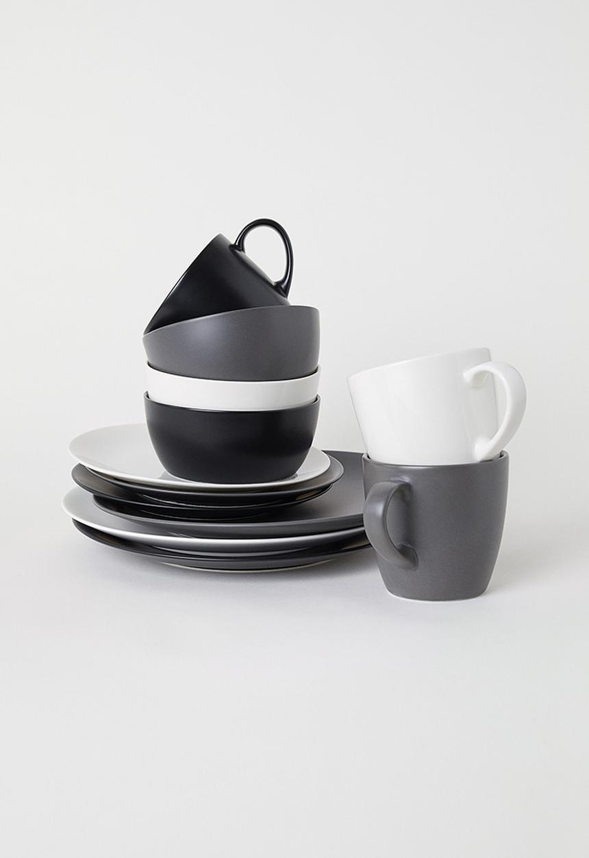 H&M - Porcelain plate - black