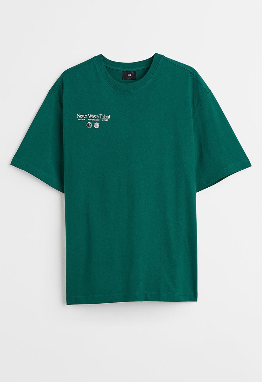 H&M - Relaxed fit printed t-shirt - dark green/never waste talent 