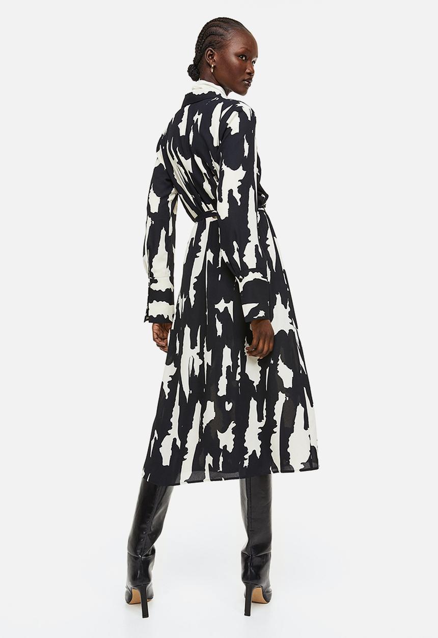 H&M - Tie-belt shirt dress - black/patterned