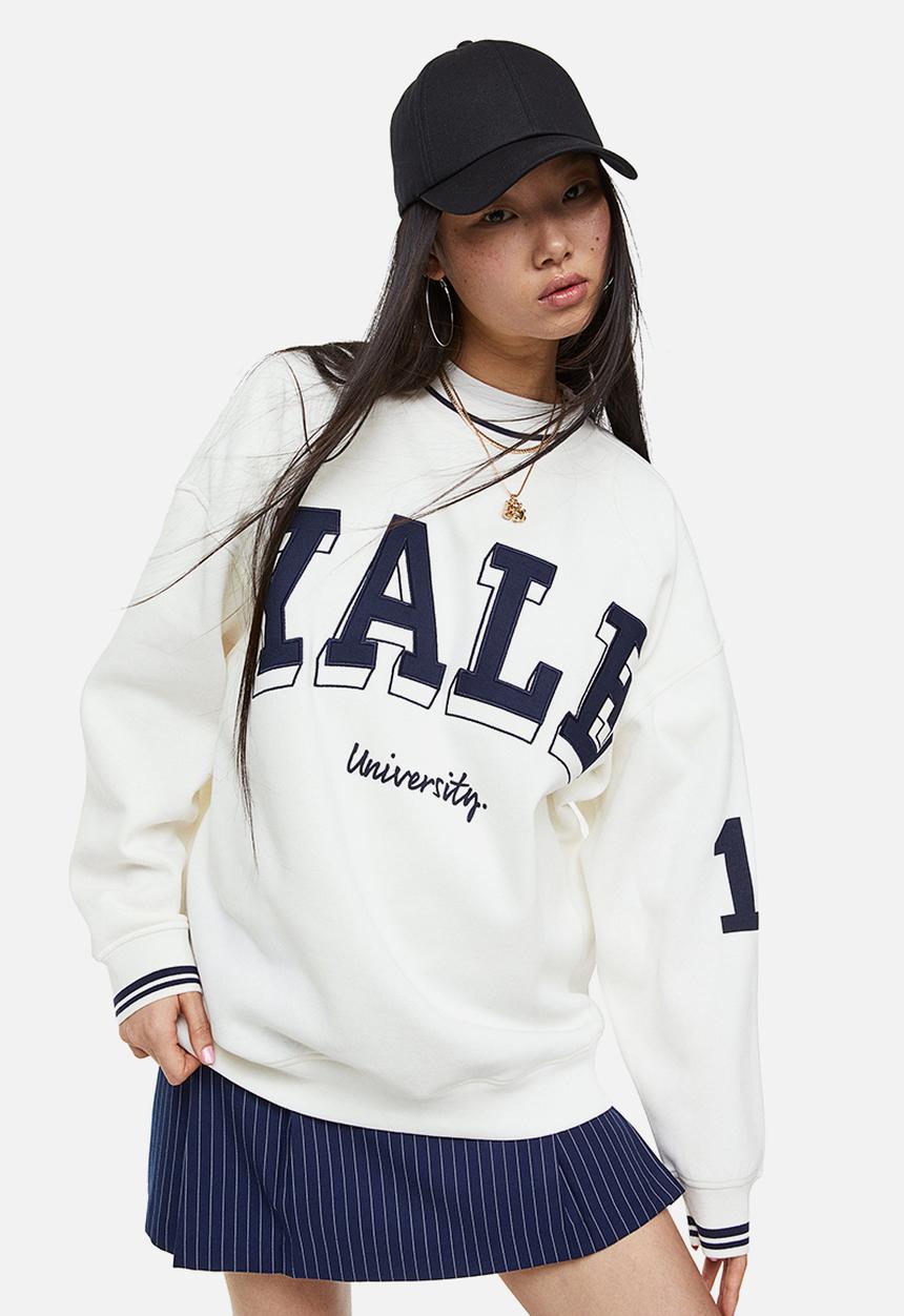 H&M - Oversized printed sweatshirt - cream/yale university