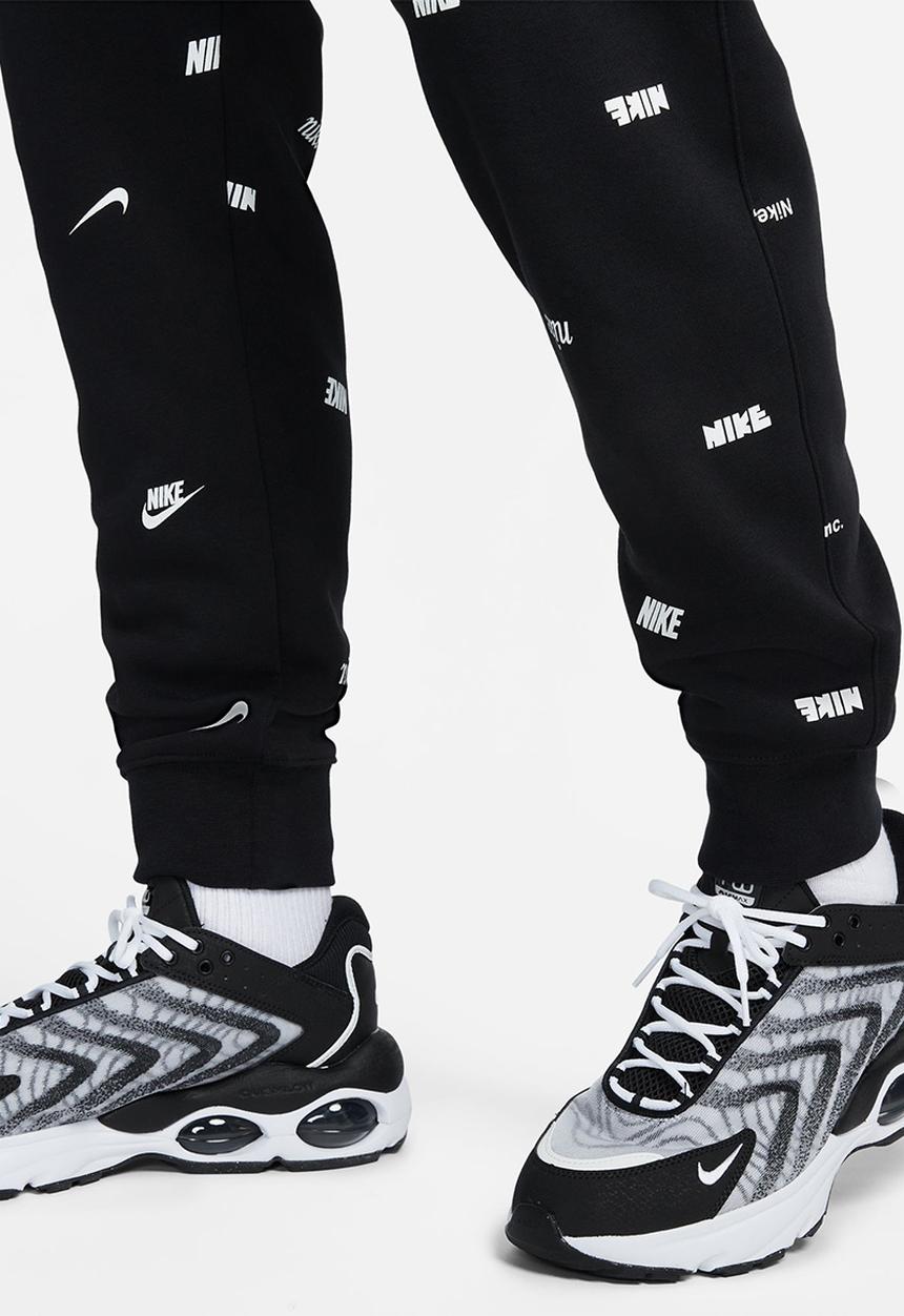 Nike - M nk club+ bb jggr aop - black