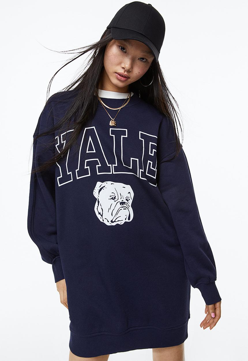 H&M - Oversized printed sweatshirt dress - dark blue/yale 