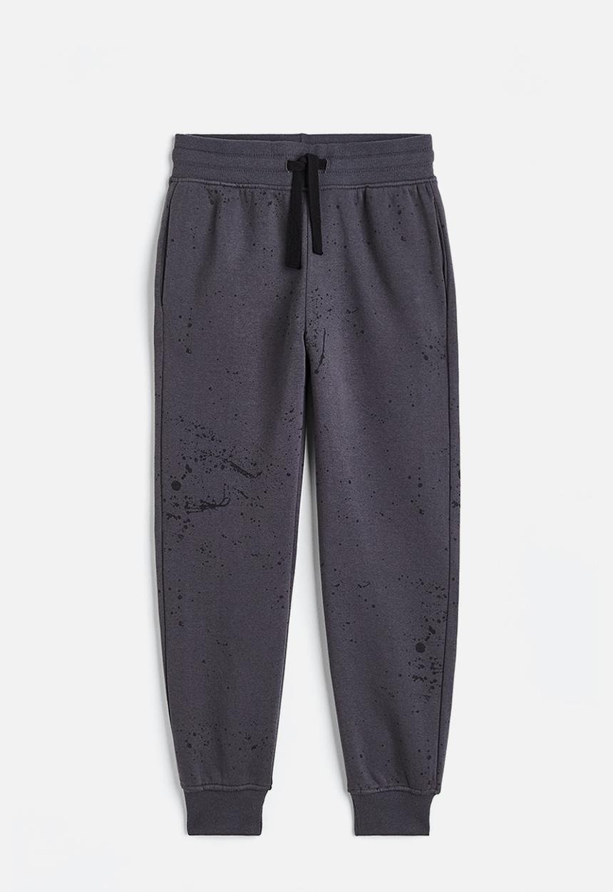 H&M - Printed joggers - dark grey/splatter print