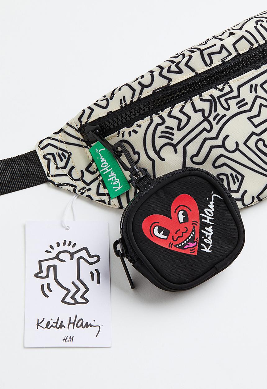 H&M - Printed waist bag - light beige/keith haring 
