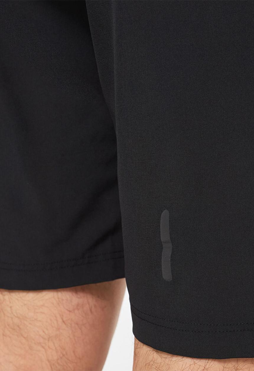 Oakley - Foundational 9 short 2.0 - blackout