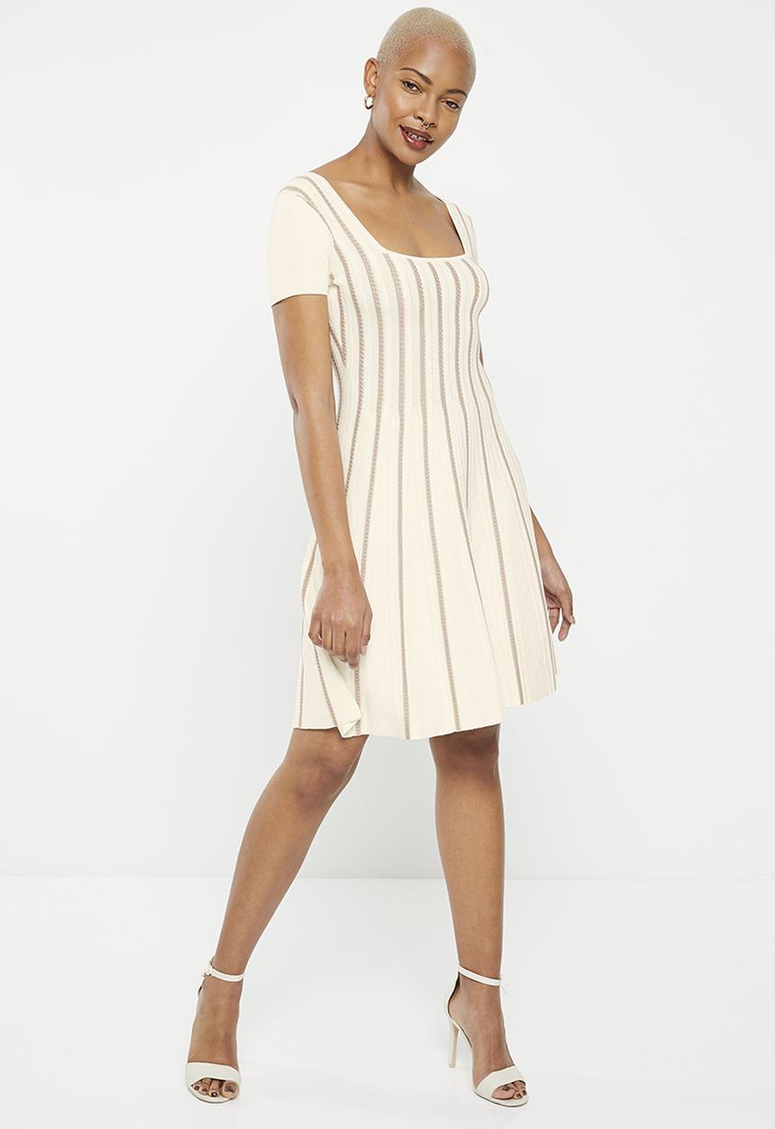 GUESS - Lds short sleeve square nk leti flare dress - white 