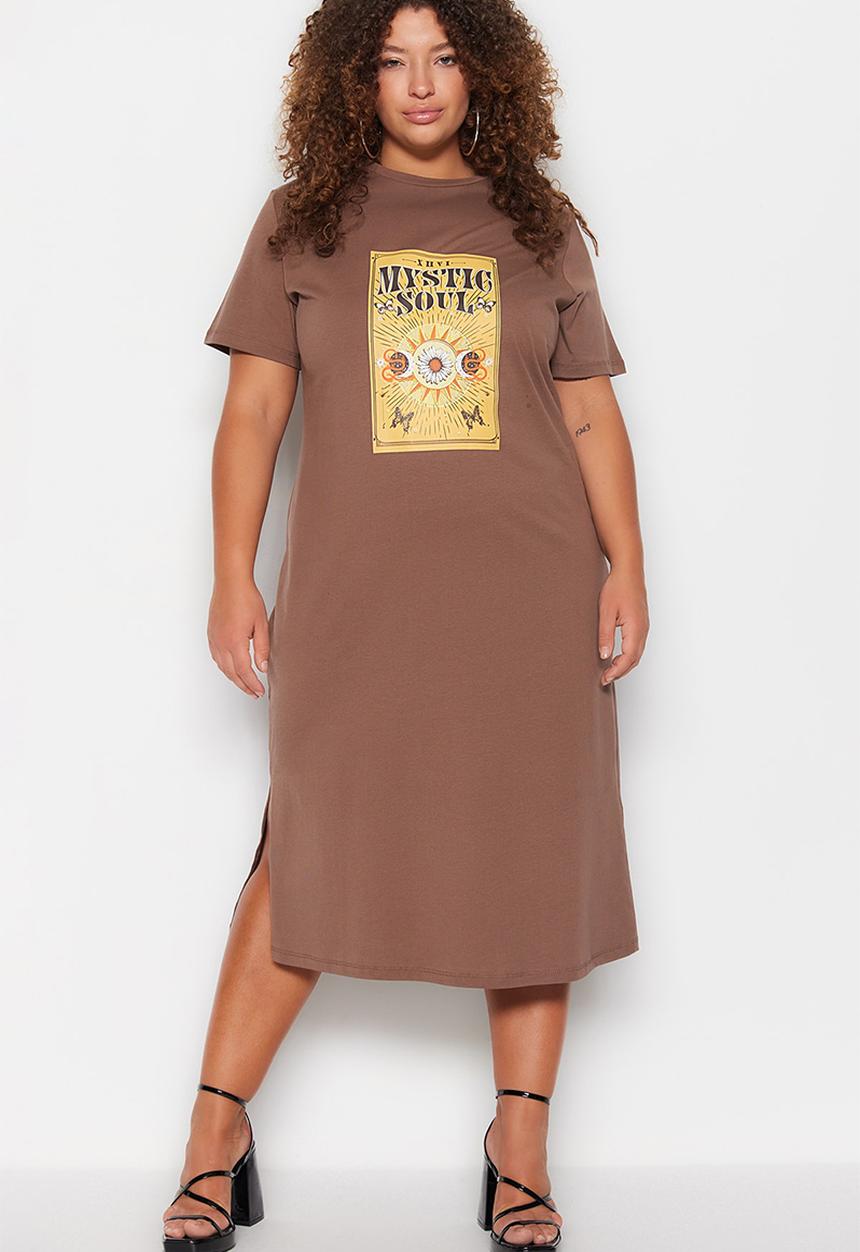 Trendyol - Plus graphic t-shirt dress - brown