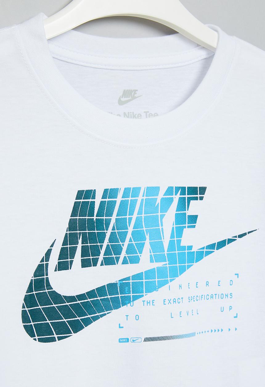 Nike - Nkb club seasonal short sleeve tee - white