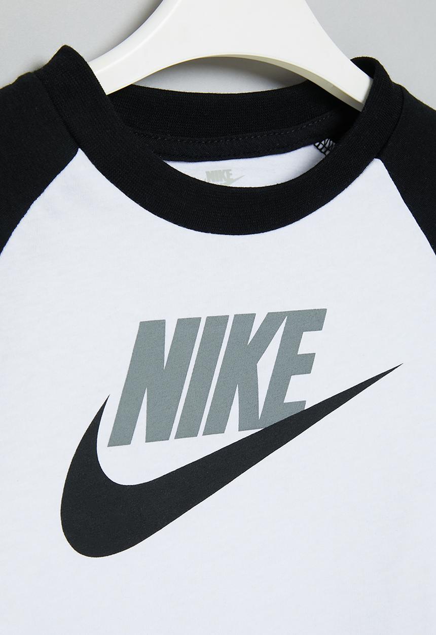 Nike - Nkb b nsw futura raglan tee - white & black