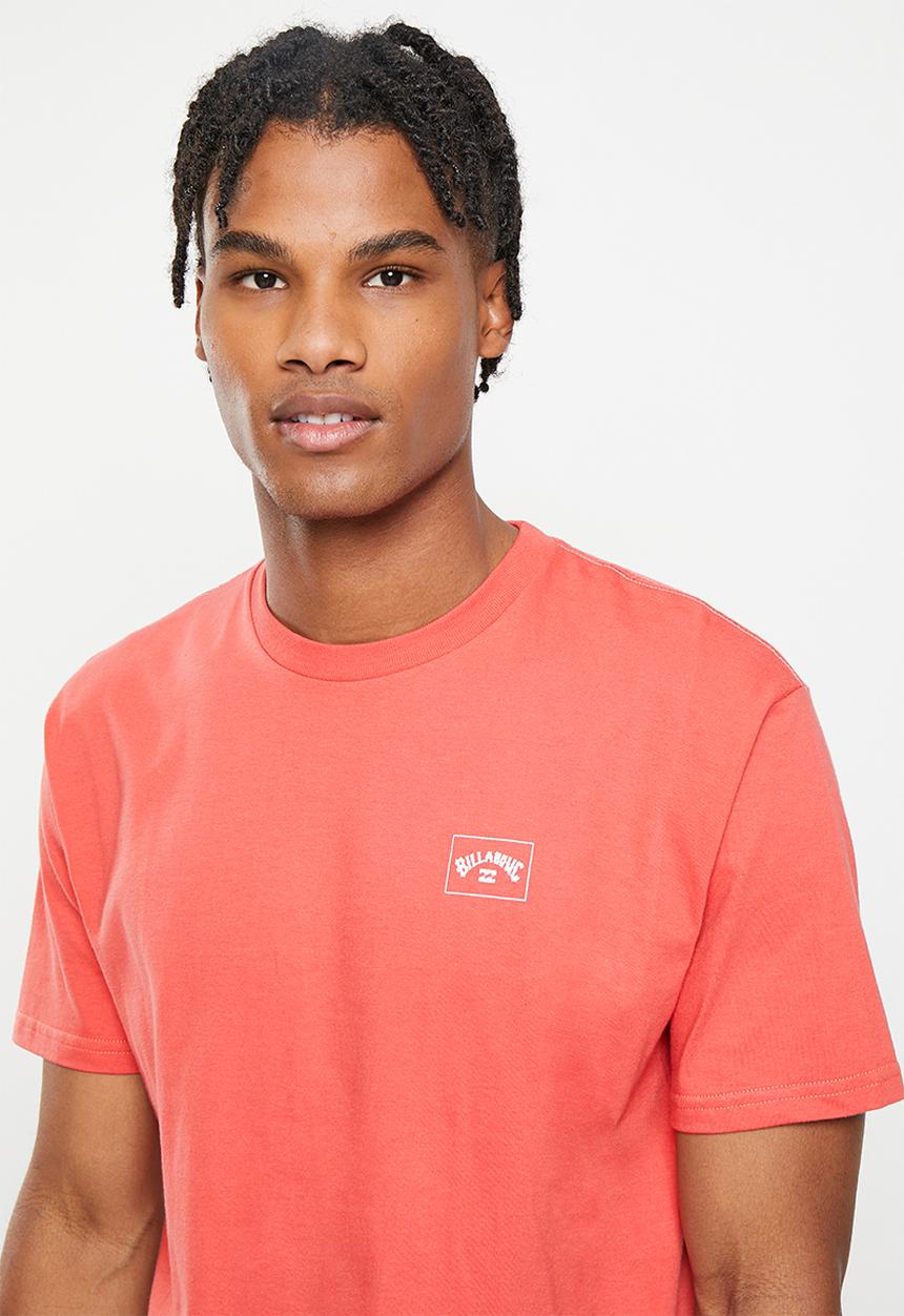 Billabong  - Stacked arch short sleeve - dark coral