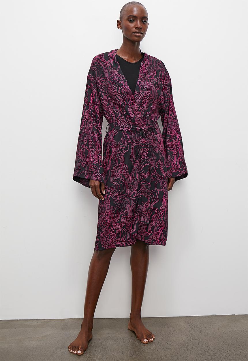 Superbalist - Long sleeve robe - black based scribble