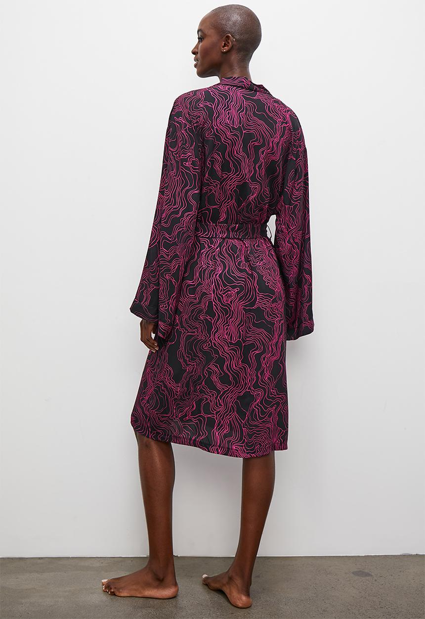 Superbalist - Long sleeve robe - black based scribble