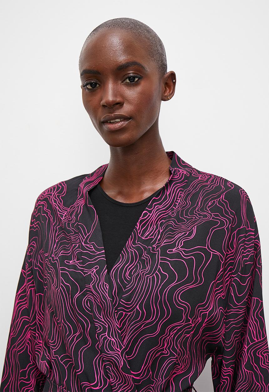 Superbalist - Long sleeve robe - black based scribble