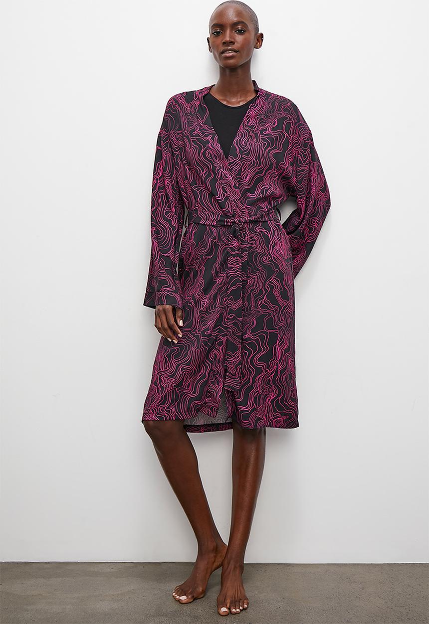 Superbalist - Long sleeve robe - black based scribble