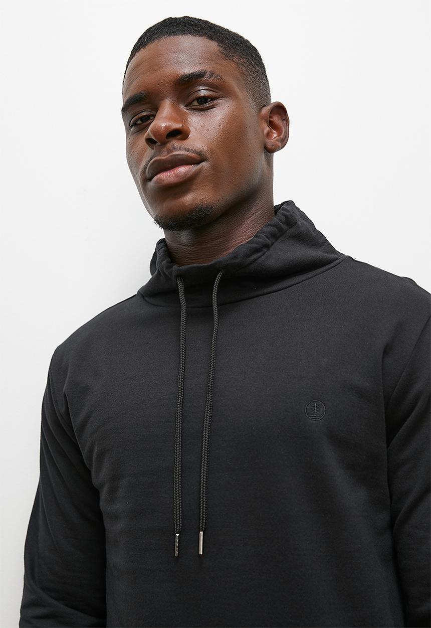 Lark & Crosse - Brent funnel neck sweat - black