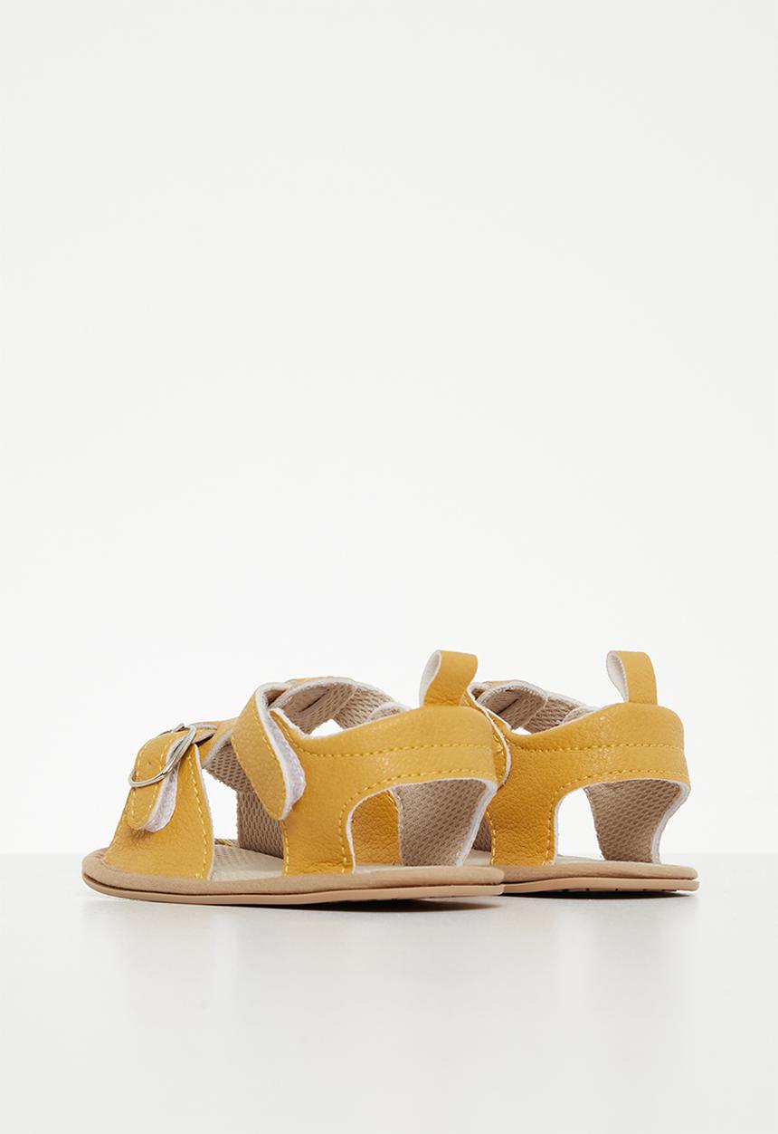 Pop Candy - Open toe sandal with buckle detail - yellow