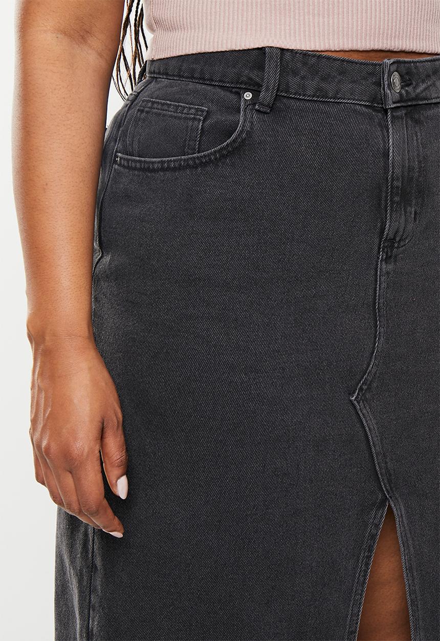 Cotton On - Plus bailey denim maxi skirt - graphite black