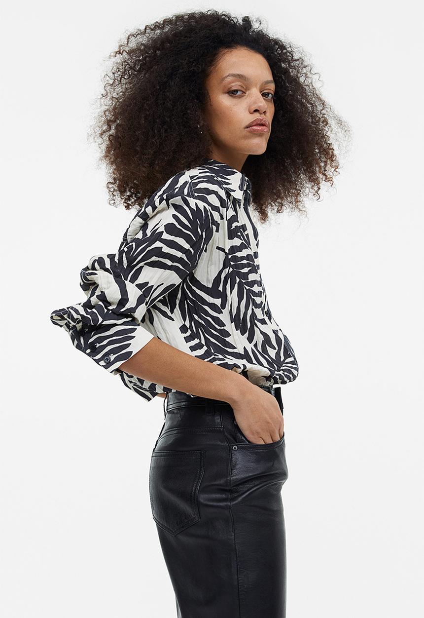 H&M - Crinkled chiffon shirt - white/leaf-patterned
