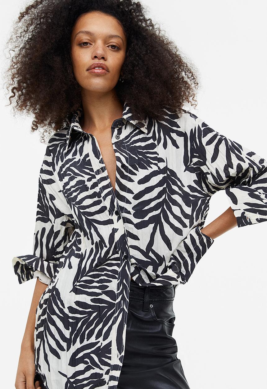H&M - Crinkled chiffon shirt - white/leaf-patterned