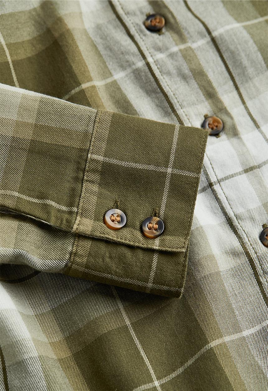 H&M - Fitted cotton shirt - khaki green/checked 