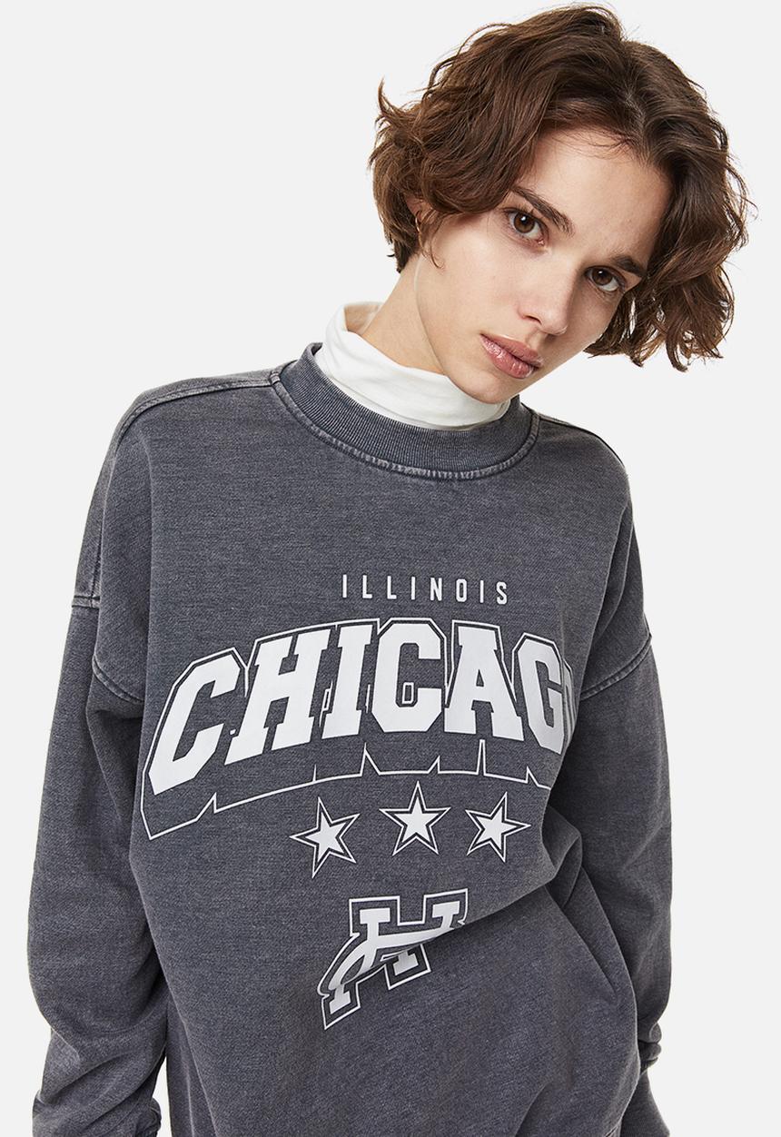 H&M - Oversized motif-detail sweatshirt - black/chicago 