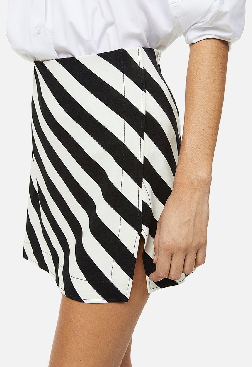 H&M - Short wrapover skirt - black/white striped