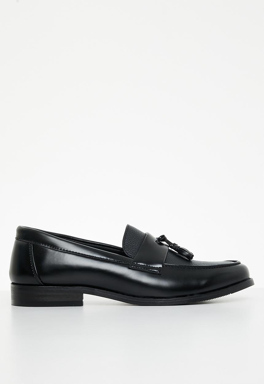 PC - Crouch slip on - black horse pebble