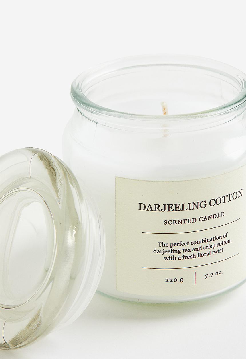H&M - Scented candle in a glass jar - white/darjeeling cotton 
