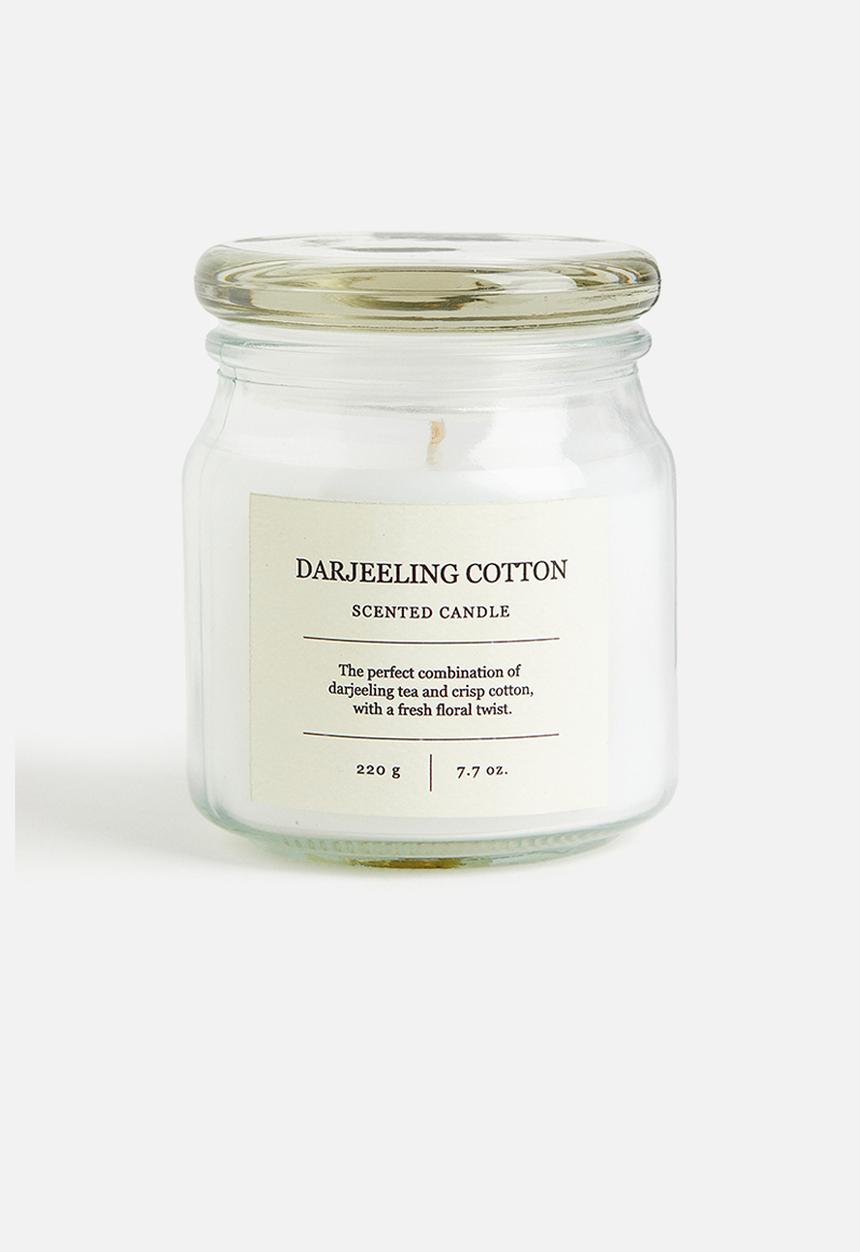 H&M - Scented candle in a glass jar - white/darjeeling cotton 