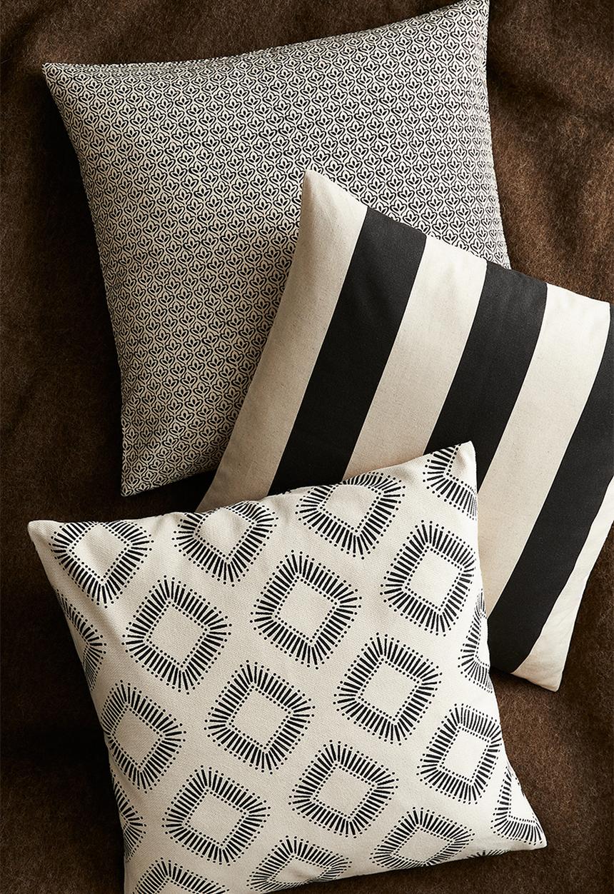 H&M - Patterned cushion cover - white/dark grey